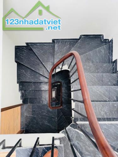 Bán nhà Dân xây Lô góc BÁT KHỐI 38,6 tầng,Mt 5m,nhỉnh 6tỷ,NGÕ THÔNG-GARA ÔTÔ 7chỗ,KDOANH - 4