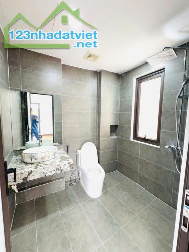 Bán nhà Dân xây Lô góc BÁT KHỐI 38,6 tầng,Mt 5m,nhỉnh 6tỷ,NGÕ THÔNG-GARA ÔTÔ 7chỗ,KDOANH - 5