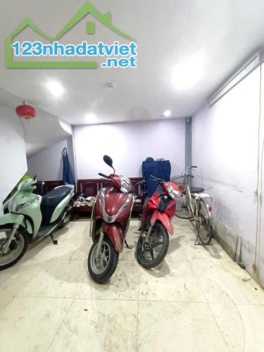 Bán Gấp - Văn Chương - Đống Đa - Dt :26m*5tầng *5mMT * bán 6,2 tỷ - 2