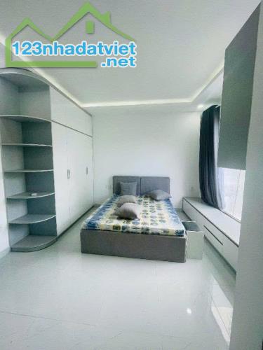 Bán gấp nhà 52m2 giá 3Ty280 chính chủ 3PN Nguyễn Tiểu La, Quận 10 sổ sẵn hẻm 5m sổ riêng - 3