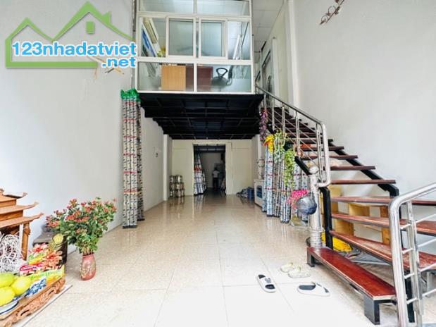 BÁN NHÀ 1 TẦNG + GÁC LỬNG - KINH DOANH ĐỈNH - VỊ TRÍ ĐẮC ĐỊA  Cần bán nhà 1 tầng + gác lửn - 1