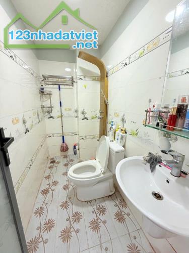 NHÀ PHÚ NHUẬN, SÁT MẶT TIỀN HUỲNH VĂN BÁNH 60M2, NGANG 4M, 4 TẦNG, 5PN, CHỈ NHỈNH 8 TỶ - 3