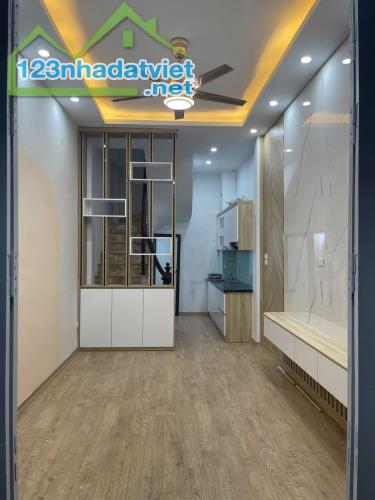 CỰC HIẾM HOÀNG QUỐC VIỆT 26M X 5 TẦNG, KINH DOANH TỐT, CẦU GIẤY, Ô TÔ ĐỖ CỬA, DÂN XÂY FULL