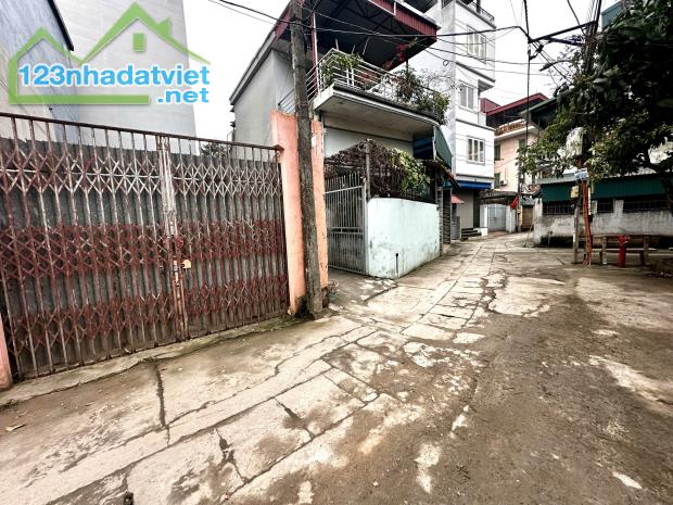 Bán gấp mảnh đất cực đẹp Phúc Lợi, 50m2, lô góc, 2 mặt tiền, đường ô tô tránh, chỉ 6.45 tỷ - 1