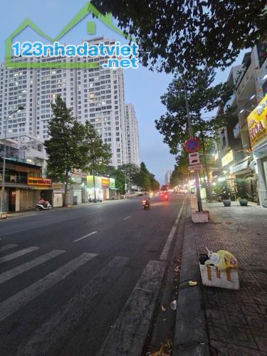 Bạn gấp nhà đẹp ở ngay Khu VIP MTKD Dương Quang Đông, 100m2, ngang 5m2, SHR, chỉ 21 tỷ.
