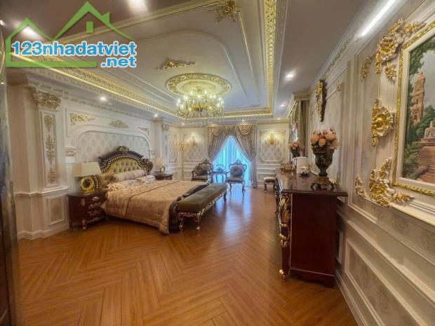 BÁN SIÊU BIỆT THỰ PHONG CÁCH TÂY Á ĐÔNG QUẬN 6 DT KHỦNG 1200M2 6 TẦNG NHỈNH 250 TỶ