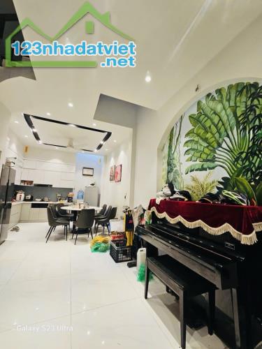 TÂN ẤP - NHÀ MỚI ĐẸP LONG LANH  - NGÕ THÔNG - 3 THOÁNG - Ô CHỜ THANG MÁY - 2