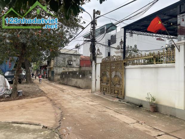 Bán đất Đại Lan - Duyên Hà, 184m2, giá 9.75 tỷ, mặt ngõ thông. Lh 0888229559 - 2