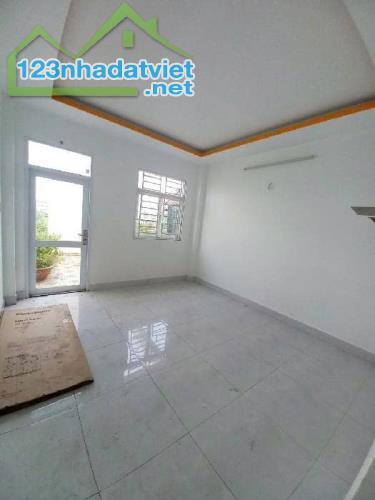 Nhà mặt tiền Bùi Văn Ba, Quận 7 – 96m², 1 trệt 2 lầu, sân xe hơi, chỉ 12.3 tỷ - 1