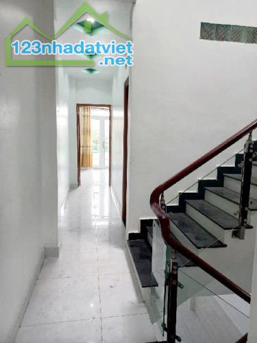 Nhà mặt tiền Bùi Văn Ba, Quận 7 – 96m², 1 trệt 2 lầu, sân xe hơi, chỉ 12.3 tỷ - 2