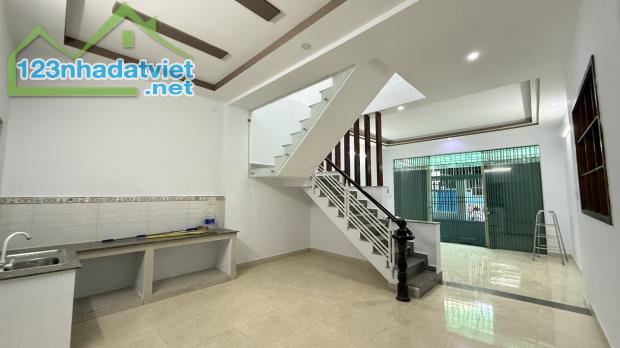 Nhà ngon giá rẻ - 54m2(5x13) - 2 Tầng - Gần Tân sơn Gò Vấp - chỉ 4.x tỷ. - 3