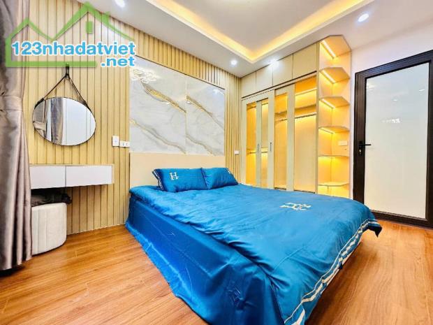 Bán nhà riêng đẹp tại Võ Chí Công 8 tỷ, 40m2, 5PN, 4WC.