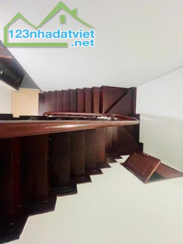 PHÂN LÔ VIP - VỈA HÈ RỘNG - Ô TÔ TRÁNH DỪNG ĐỖ - GẦN HỒ LINH ĐÀM  🏠 Diện tích: 54m² | 4 t - 1