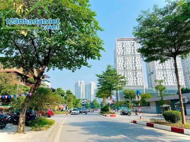 Bán nhà Phân Lô Văn Cao Ba Đình - 190m - Mặt tiền 11m - Phân Lô Xây Văn Phòng - Ô Tô -