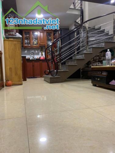Bán nhà Lê Lai, Máy Tơ, Ngô Quyền, Hải Phòng. 2,5 tầng, 33m2, 2,25 tỷ. Ngang 4,2m, t2 - 5