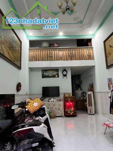 Ngộp Bank gấp bán nhà đẹp sổ A4.59m2, 2 tầng giá siêu rẻ, Tân Xuân 3, 300m ra Đường Tô Ký