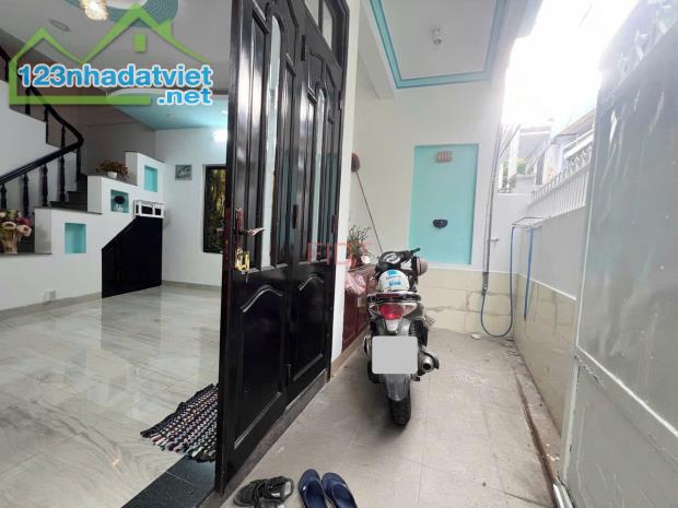 Bán Nhà 3 Tầng Mê Đúc Kiên Cố, Sân Thượng, Hẻm Trần Nhật Duật, TP Nha Trang - Giá 3.35 Tỷ - 3