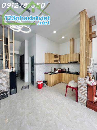 BÁN NHÀ 3 TẦNG, 75M², 4PN, Q.12, TP.HCM - GIÁ 5.2 TỶ - SỔ HỒNG CHÍNH CHỦ - 2