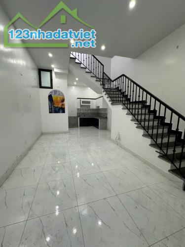 Bán nhà 2 tầng sạch đẹp ngõ 422 Tô Hiệu - 5