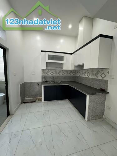Bán nhà 2 tầng sạch đẹp ngõ 422 Tô Hiệu - 4