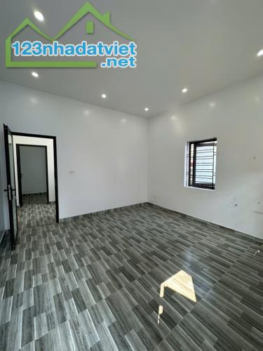 Bán nhà 2 tầng sạch đẹp ngõ 422 Tô Hiệu - 3