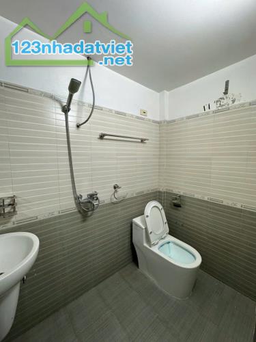 Bán nhà 2 tầng sạch đẹp ngõ 422 Tô Hiệu - 2