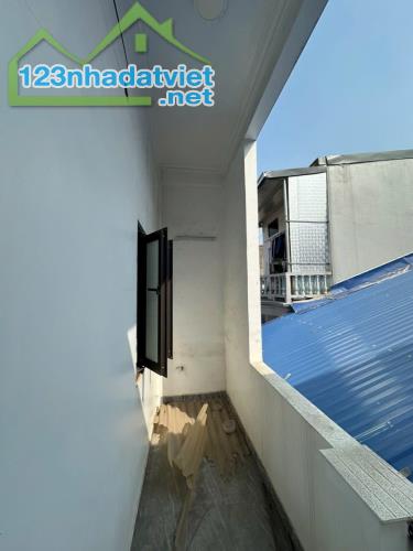 Bán nhà 2 tầng sạch đẹp ngõ 422 Tô Hiệu