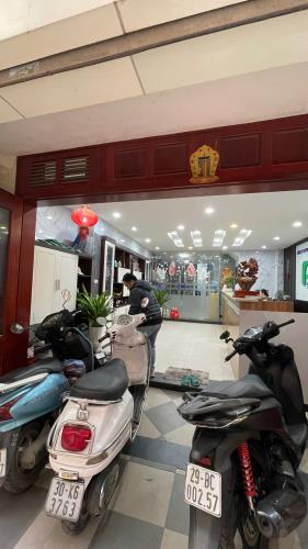 Bán Nhà Nguyễn Khang. Cầu Giấy. 7 Tầng. Thang Máy. Ô Tô . DT 80m2. MT 5m. Giá 32.7 Tỷ.