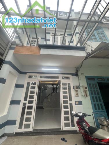Nhà Tân Hưng Thuận- Gần Trường Chinh -- 64m2 - 2 Tầng - Hẻm 5m - 3.x tỷ - 4
