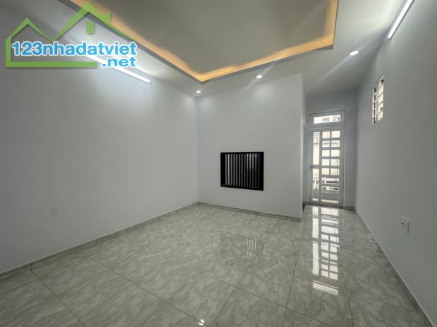 Nhà Tân Hưng Thuận- Gần Trường Chinh -- 64m2 - 2 Tầng - Hẻm 5m - 3.x tỷ - 2