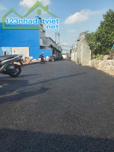 Bán nhà mới 5*17m lầu trệt. Ngay chợ Đầu Mối Hóc Môn