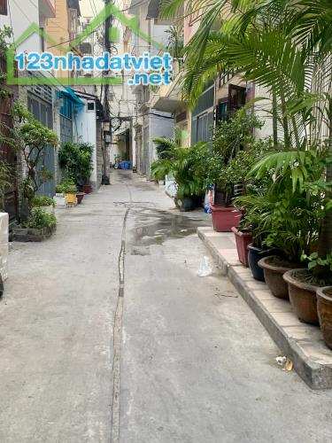 🏠Nhà  Phú Nhuận - 4 Tầng BTCT - P.13- Huỳnh Văn Bánh 👉DT :52 M2 ( 4 x 13)  👉 Giá : 8,89