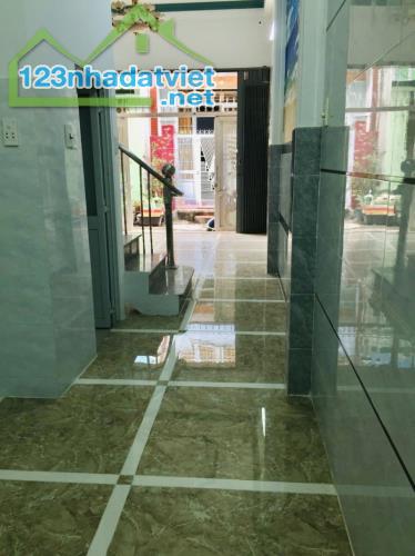 Bán nhà 40m2, Hẻm xe hơi 5m Đường Tô Hiệu, Quận Tân Phú - 2