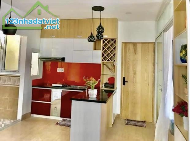 TÒA APARTMENT 6 TẦNG THANG MÁY - 11 PHÒNG KHÉP KÍN - DOANH THU KHỦNG - 100M RA VÕ VĂN KIỆT