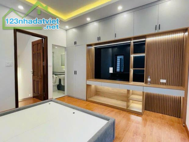 Bán Nhà Đức Diễn 36m², 5 Tầng, Lô Góc Giá Chỉ 6 Tỷ