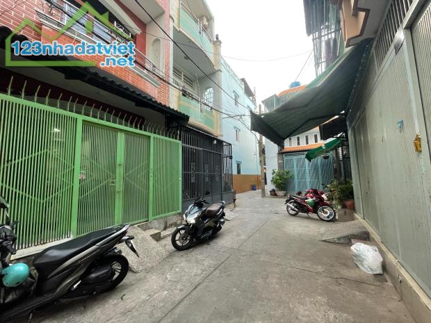 Bán nhà 40m2, Hẻm xe hơi 5m Đường Tô Hiệu, Q. Tân Phú