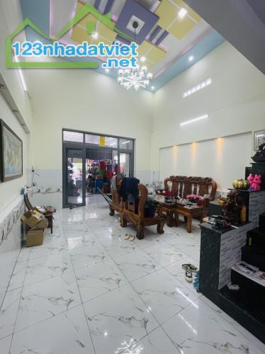 BÁN NHÀ MẶT TIỀN KINH DOANH, 2 TẦNG  5PN, 220M2, ĐẠI LỘ DT743 - AN PHÚ CHỈ HƠN 40TR/M2 - B - 4