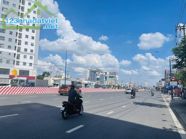 BÁN NHÀ MẶT TIỀN KINH DOANH, 2 TẦNG  5PN, 220M2, ĐẠI LỘ DT743 - AN PHÚ CHỈ HƠN 40TR/M2 - B