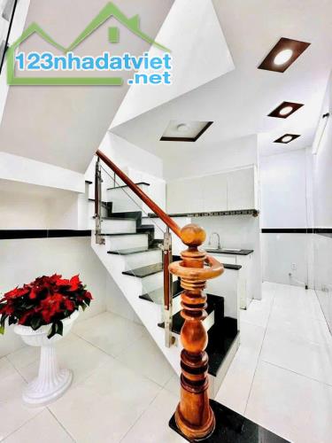 Bán nhà hẻm 3m thông đường Nguyễn Tư Giản, P.12, 3,2 x 10, 2 tầng giá 3.63 tỷ tl - 1