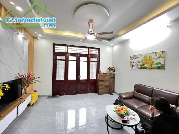 🏡 BÁN NHÀ ĐẸP – Ô TÔ ĐỖ CỔNG – CHỈ 2 PHÚT RA HỒ ĐỀN LỪ! 🚗🌳 - 1