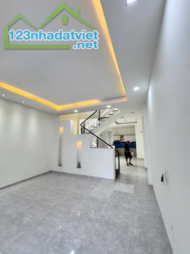 Chỉ 27 Tỷ Sở Hữu Nhà 1 Trệt 2 Lầu MT Đường Số 3 Ngay Chợ Đo Đạc,Q2 DT:96m2(4,8mx20m)