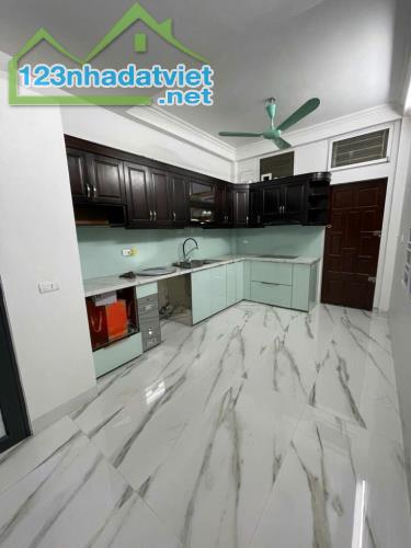 Nhà Tây Hồ 36m2 - Lô góc 3 thoáng - 2 mặt tiền - Cách Hồ Tây 10M.