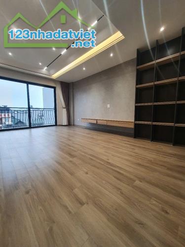 Bán nhà sos Thạch Bàn Long Biên 42m² cả sổ