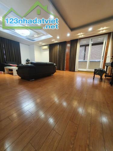 Bán Nhà Phố Long Biên Chính Chủ Lô góc Thang máy nhập Nội thất xịn giá chỉ 44,x tỷ - 4
