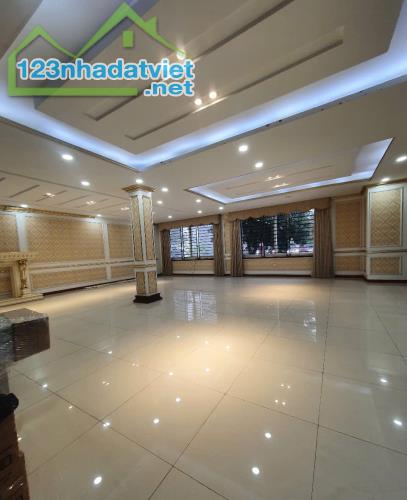 Bán Nhà Phố Long Biên Chính Chủ Lô góc Thang máy nhập Nội thất xịn giá chỉ 44,x tỷ - 3