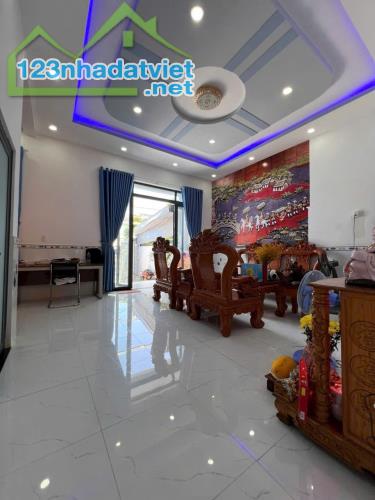 BÁN NHÀ VỊ TRÍ TRUNG TÂM HÓC MÔN ĐƯỜNG NHỰA 8M DT;90M VỚI GIÁ 4 TỶ 450 TRIỆU - 3