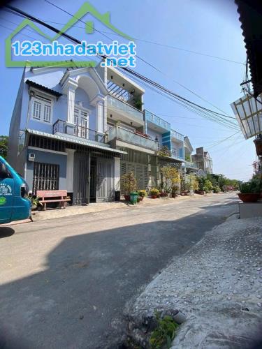 BÁN NHÀ VỊ TRÍ TRUNG TÂM HÓC MÔN ĐƯỜNG NHỰA 8M DT;90M VỚI GIÁ 4 TỶ 450 TRIỆU