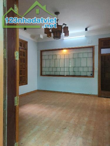 Giảm sâu 3.3 tỷ Villa L.Góc 3 tầng Đường số 1 TD, 230m2, 12x20m, chỉ 2x tỷ - 3