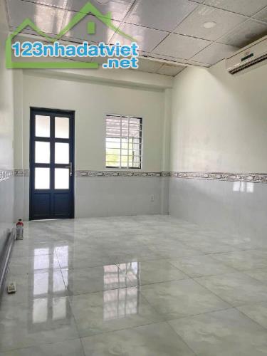 NHÀ GIÁ RẺ QUẬN 7. Đ. PHẠM HỮU LẦU. KẾ PHÚ MỸ HƯNG.DT: 42M2 .2 TẦNG.CHỈ 2.95 TỶ. - 2