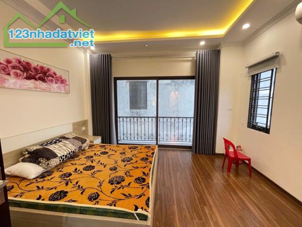 phố thanh am hơn 10 tỷ có nhà 5 tầng 61 m2 thang máy -oto đỗ trong nhà